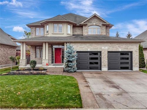 31 Pioneer Tower Cres, Kitchener, ON, N2P2L2 | Card Image