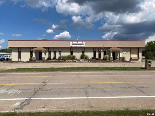 5001 Tremont Ave, Davenport, IA, 52807-1006 | Card Image
