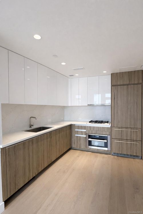 5g-136-18 Maple Ave, Flushing, NY, 11355-3824 | Card Image