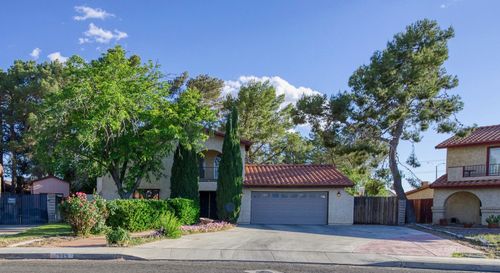 843 W Howell Ave, Ridgecrest, CA, 93555-3360 | Card Image