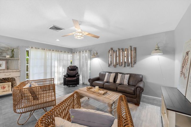 102 Villa Cir, Condo with 2 bedrooms, 2 bathrooms and null parking in Atlantis FL | Image 14