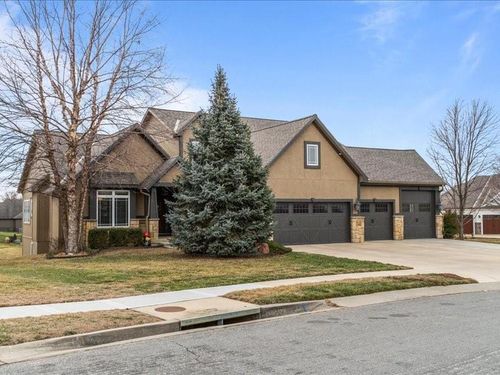 13295 Davis Ave, Bonner Springs, KS, 66012-1702 | Card Image