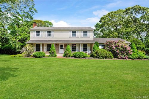 15 Oak Ln, Hampton Bays, NY, 11946-3314 | Card Image