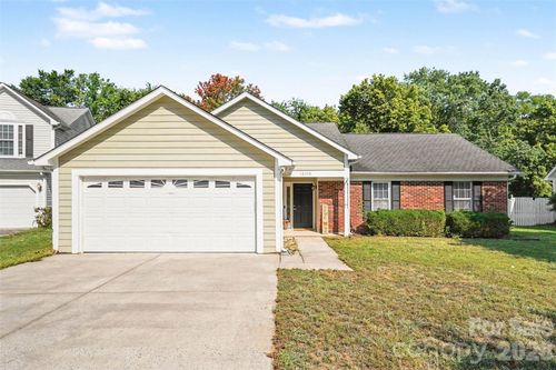 12109 Landing Green Dr, Charlotte, NC, 28277-4635 | Card Image