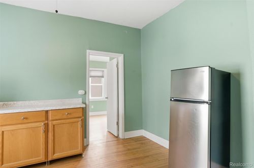 413 S Huron St, Ypsilanti, MI, 48197-5424 | Card Image