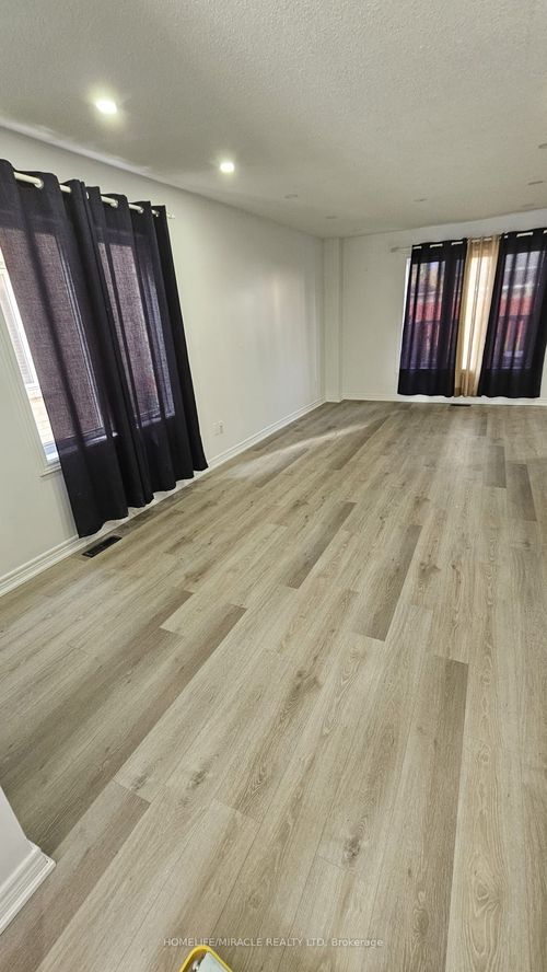 13 Prince Cres, Brampton, ON, L7A2C8 | Card Image