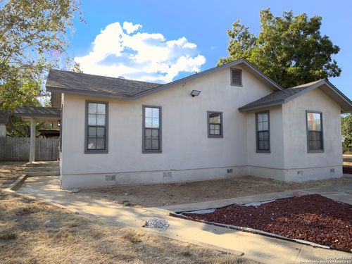 918 E Ashley Rd, San Antonio, TX, 78221-3605 | Card Image