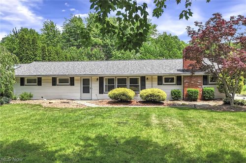 301 Crosse Rd, Amherst, OH, 44001-9604 | Card Image
