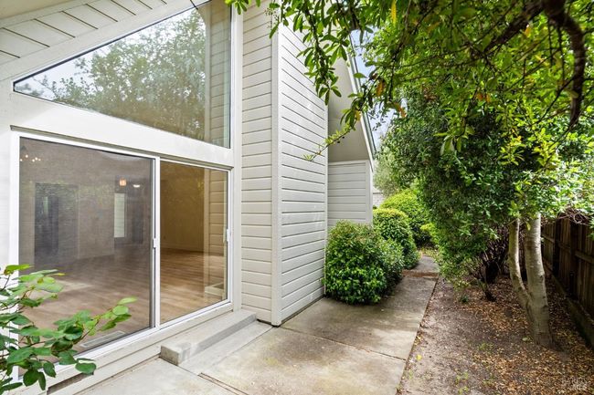 20828 Via Colombard, House other with 2 bedrooms, 2 bathrooms and 2 parking in Sonoma CA | Image 5