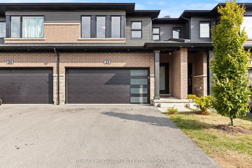 23-4552 Portage Rd, Niagara Falls, ON, L2E0B8 | Card Image
