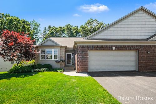 2902 Woodridge Cir Ne, Grand Rapids, MI, 49525-9313 | Card Image