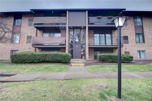 f-16445 Heather Ln, Middleburg Heights, OH, 44130-8335 | Card Image