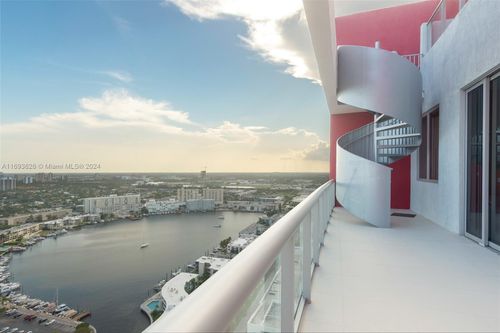 t3307-2600 E Hallandale Beach Blvd, Hallandale Beach, FL, 33009-4876 | Card Image