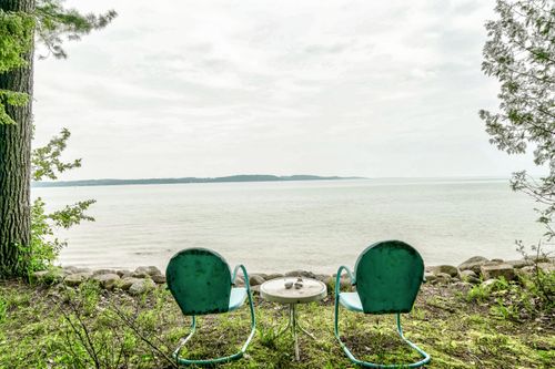 3929 Bay Valley Dr, Williamsburg, MI, 49690-9537 | Card Image