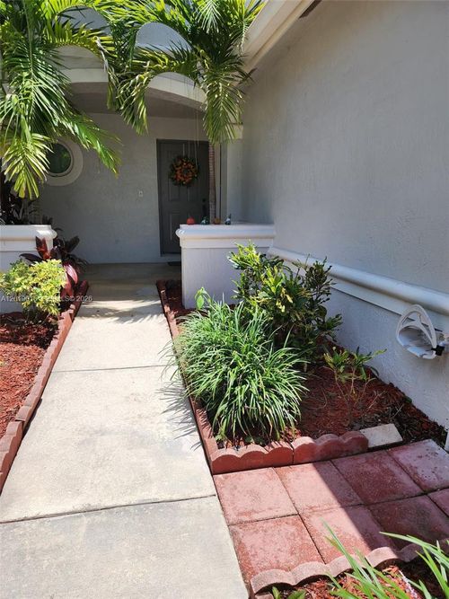 8014 Big Pine Way, Riviera Beach, FL, 33407-1136 | Card Image