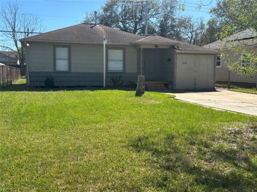 301 19th Avenue N, Texas City, TX, 77590 | Card Image