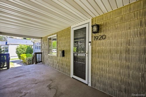 1920 E Saratoga St, Ferndale, MI, 48220-2068 | Card Image
