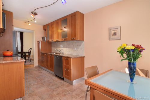 32 Westwood Close, Irvington, NY, 10533-1839 | Card Image