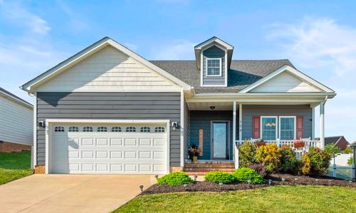 109 Beauregard Dr, STAUNTON, VA, 24401-9064 | Card Image