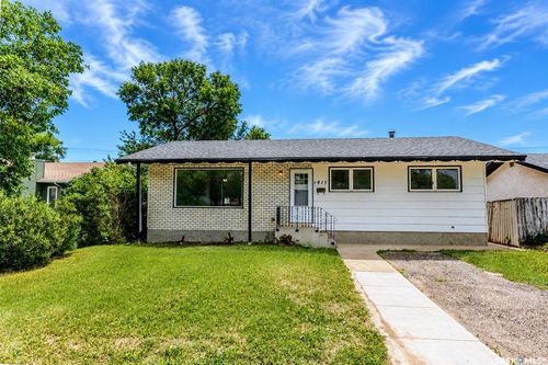 1415 Caribou Street W, Moose Jaw, SK, S6H7M4 | Card Image