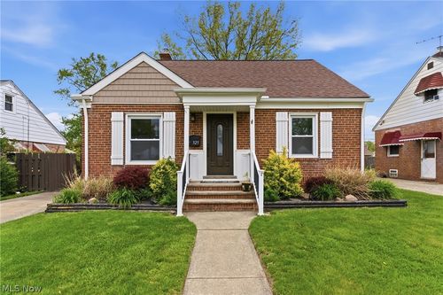 325 E 326th St, Willowick, OH, 44095-3240 | Card Image