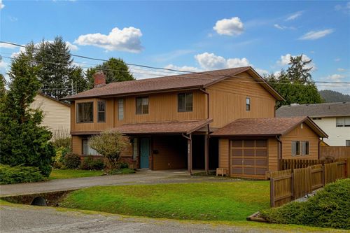 2735 Lakehurst Dr, Victoria, BC, V9B5B3 | Card Image