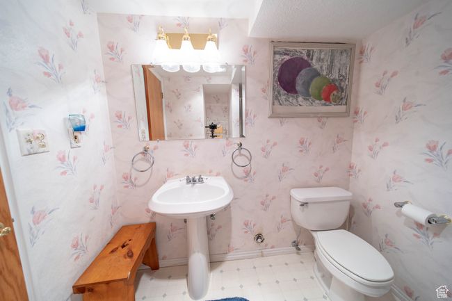 1416 E Valley View Dr, House other with 4 bedrooms, 3 bathrooms and null parking in Wellington UT | Image 40