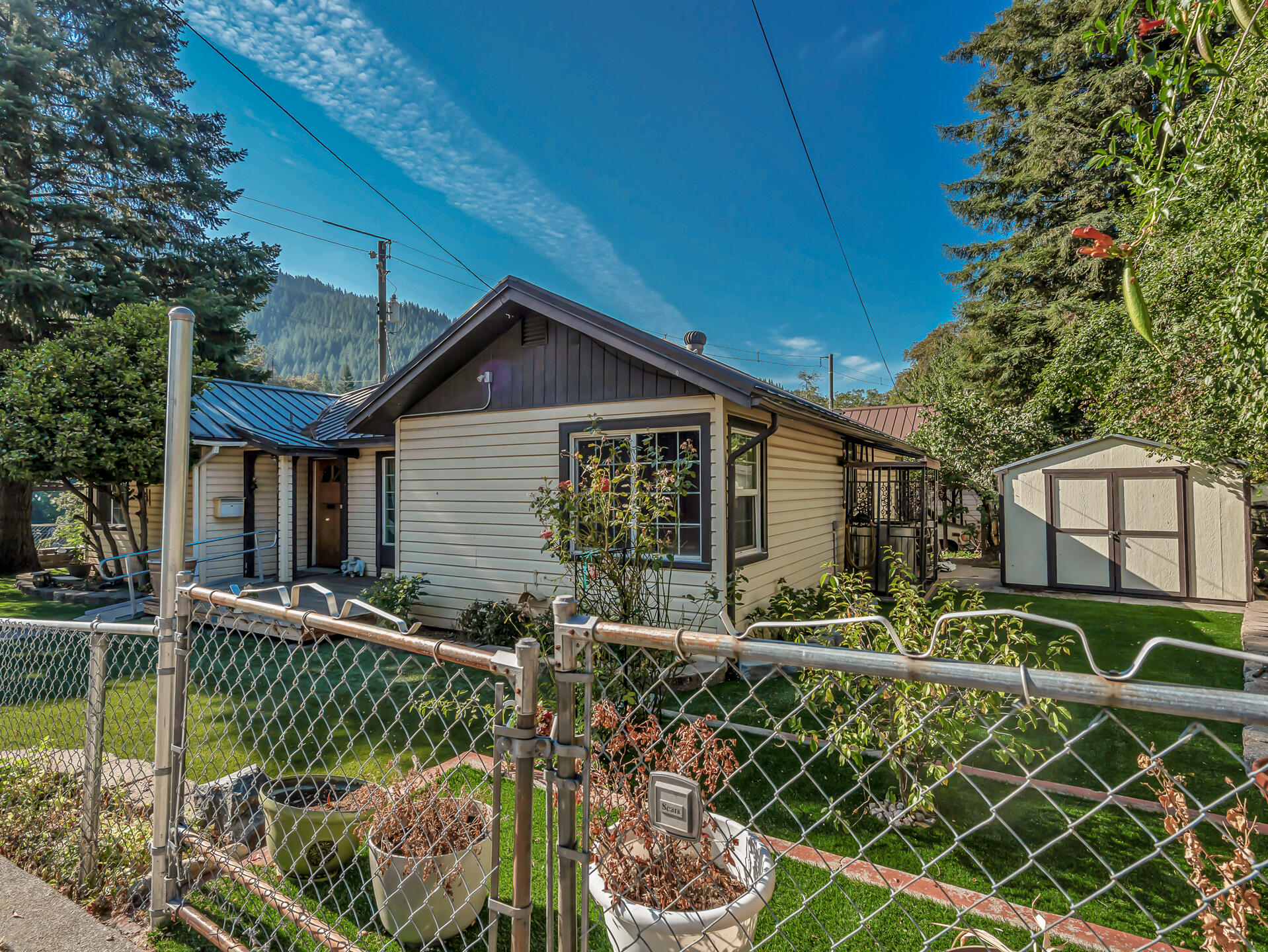 Residential in Dunsmuir 4