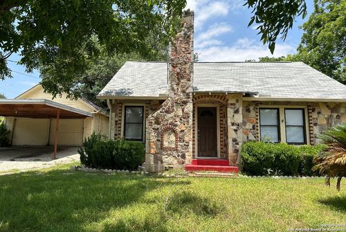 816 Austin St, Seguin, TX, 78155-6527 | Card Image
