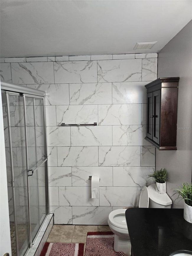 Primary Bathroom | Image 11