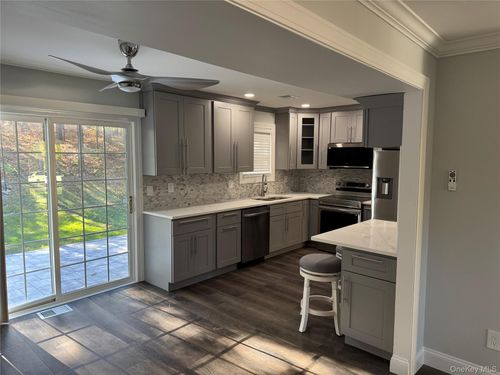 16 Huntington Cmns, Yaphank, NY, 11980-2017 | Card Image