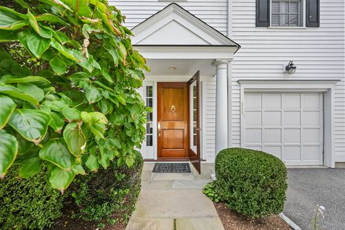 217-217 Park St, New Canaan, CT, 06840-5711 | Card Image