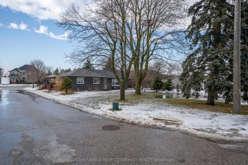 70 Simmons St, Woodbridge, ON, L4H4X7 | Card Image