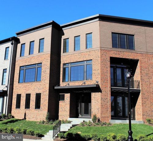 23017 Sullivans Cove Sq, BRAMBLETON, VA, 20148-4953 | Card Image