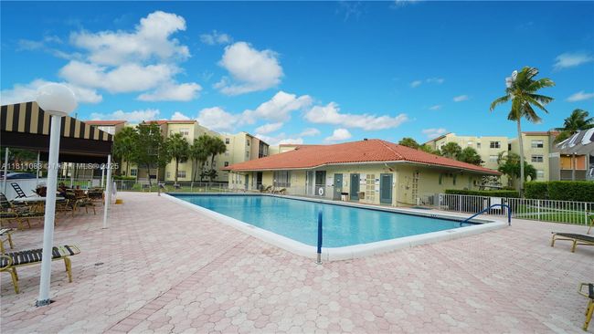 4204 - 1830 Sw 81 St Ave, Condo with 2 bedrooms, 2 bathrooms and null parking in North Lauderdale FL | Image 6