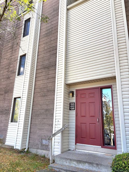 137-137 Burgundy Hill Ln, Middletown, CT, 06457-6348 | Card Image