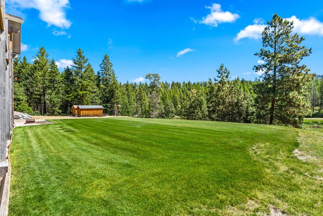 Spacious yard | Image 48
