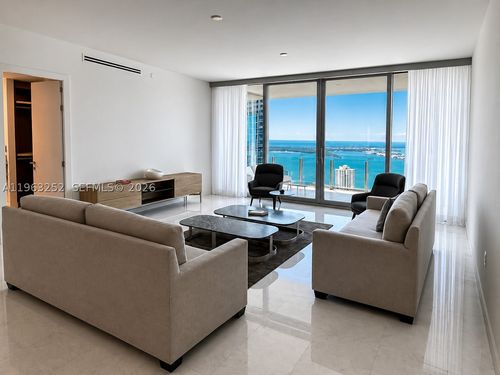 4404-300 Biscayne Boulevard Way, Miami, FL, 33131-3181 | Card Image