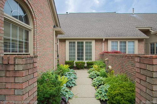 42713 Jason Ct, Sterling Heights, MI, 48313-2636 | Card Image