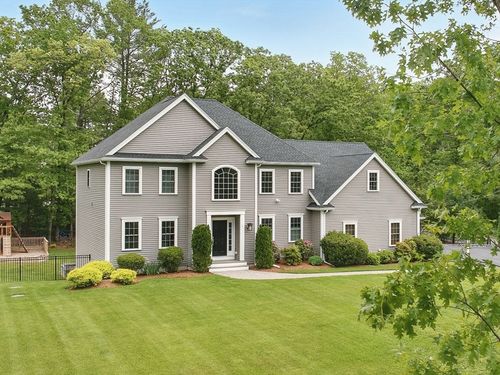 7 Cottage St, North Reading, MA, 01864-1517 | Card Image