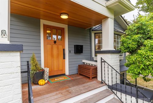 1815 N 55th Street, Seattle, WA, 98103 | Card Image