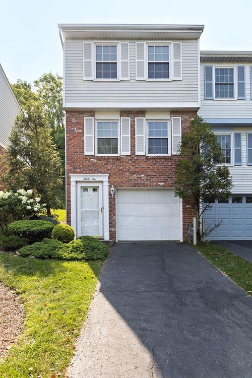 35 Shadow Dr, Pittsburgh, PA, 15227-1052 | Card Image
