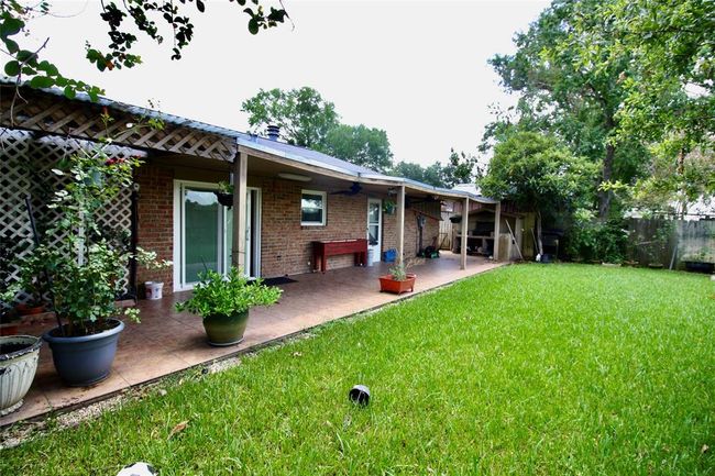 2202 Jones St, House other with 4 bedrooms, 2 bathrooms and 2 parking in Rosenberg TX | Image 38