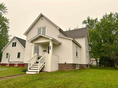 827 9th Ave, Two Harbors, MN, 55616-1330 | Card Image
