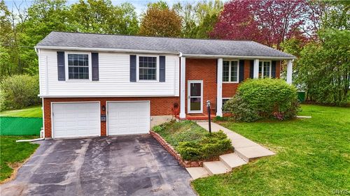 2 Laurelwood Road, New Hartford, NY, 13413 | Card Image