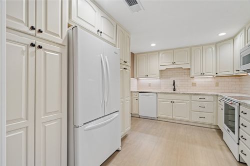 apt-120-100 Thompson Dr Se, Cedar Rapids, IA, 52403-1745 | Card Image