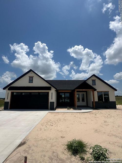 129 Merion Ln, La Vernia, TX, 78121-3976 | Card Image