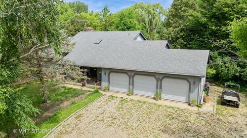 18720 Kishwaukee Valley Rd, Marengo, IL, 60152-9207 | Card Image