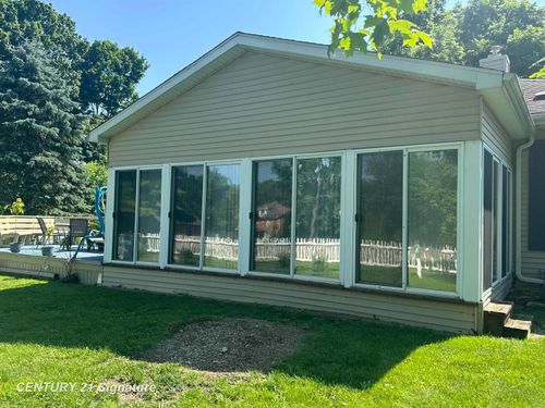 324 Pine St, Clio, MI, 48420-1330 | Card Image