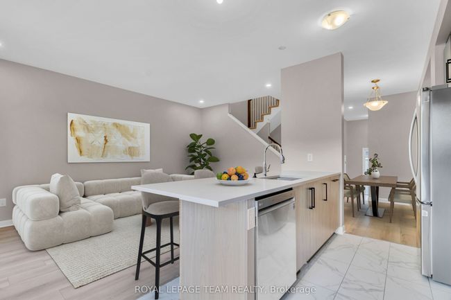 736 Cashmere Terr, House attached with 3 bedrooms, 4 bathrooms and 1 parking in Ottawa ON | Image 20